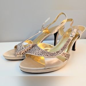 New without Box Nine West Gold 10.5 Heels